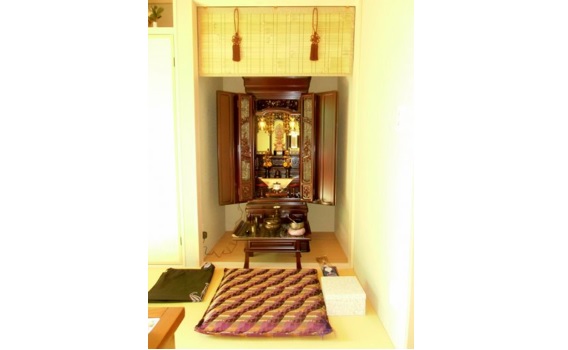 【宮城県K様】大震災を経て、新居の茶の間にお仏壇を設置。人の集まる茶の間で母もお茶飲みしながら家族の供養ができるのでよろこんでおります。