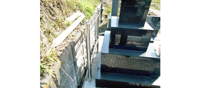 【山形市S様】壊れた石製の卒塔婆立をステンレス製のものに交換しました。