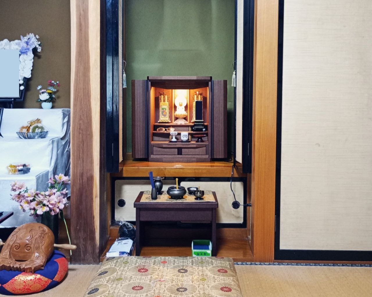 【山形市E様】地袋付の仏間に安置するモダンな上置仏壇