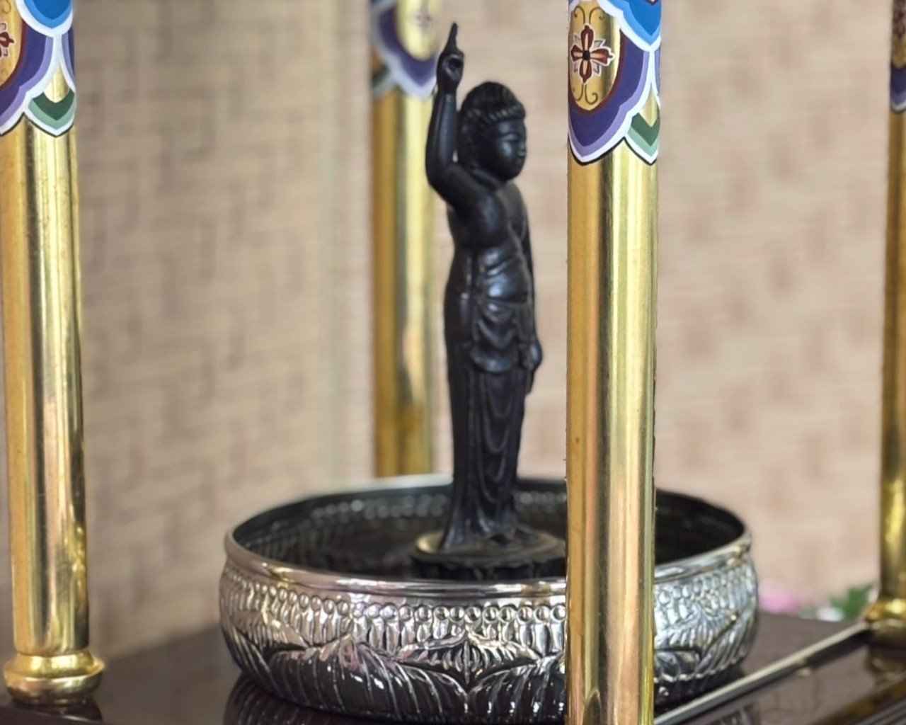 花まつり花御堂設置しました(令和8年4月30日まで)