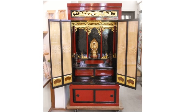 【朝日町S様】思い出の多い古い仏壇を「なるべく元の雰囲気を変えないように」修復をお願いしました。結果満足です。