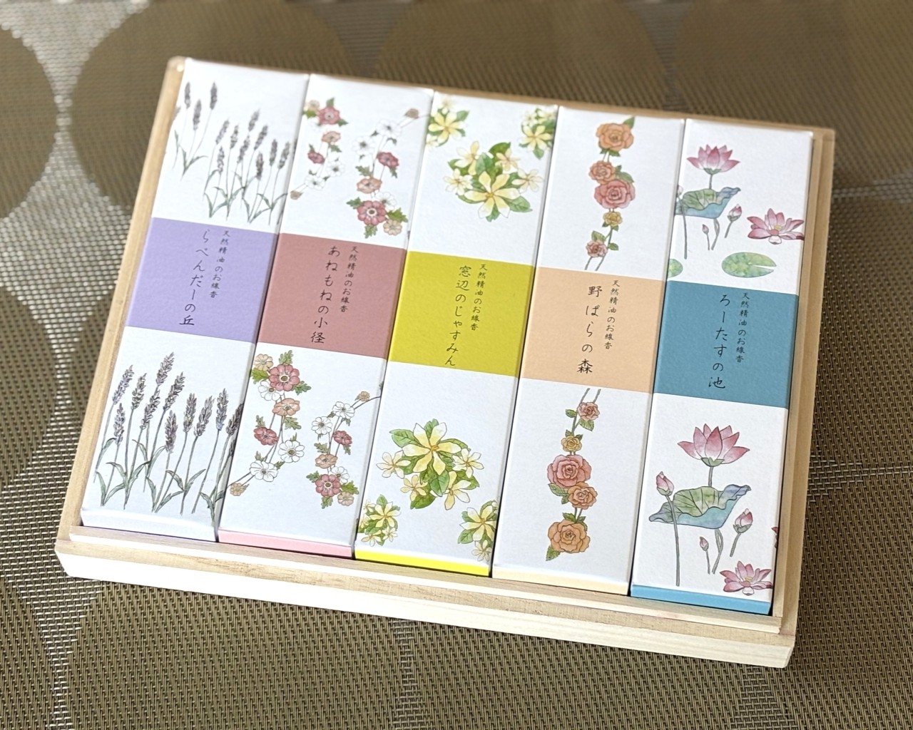 【贈答用のお線香のご紹介】春を感じるお花の香り