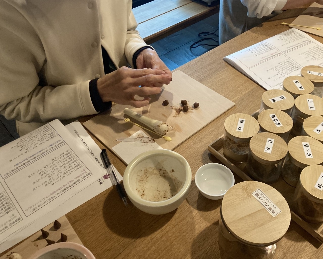 「10/25 天然の香原料のお話つき お香づくり講座」開催御礼