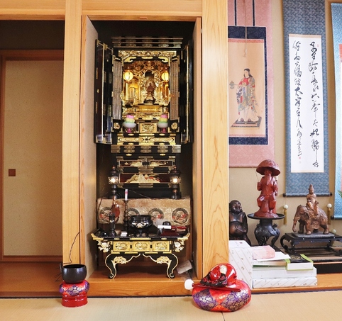 【山辺町T様】奥様が旦那様のご逝去を機に、金仏壇と前机の修復をご依頼くださいました。